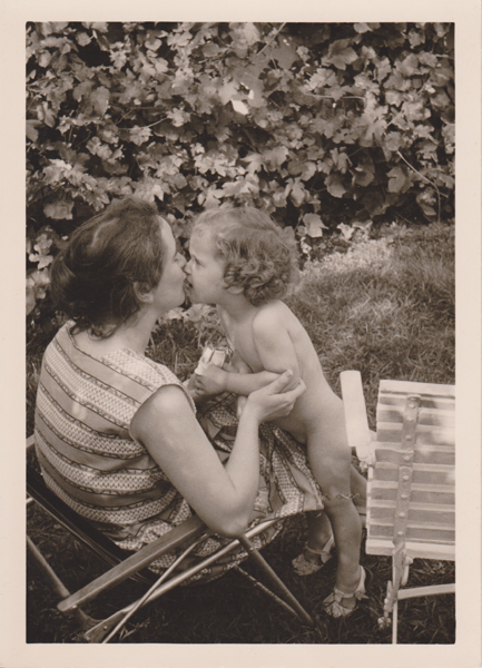 August 61 - Bärbel und ihre Mutter-H600