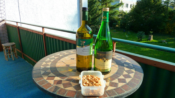 P1010013-deutscher Weißwein (halbtrocken) & Erdnüsse-560