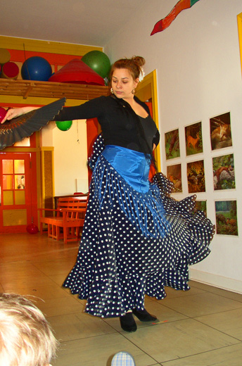 P2243559-Betreuerin Tanja tanzt Flamenco (2004)