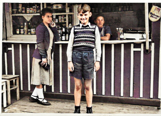 2-Wurstb-1953~Manfred Frau Kratz Mutti, sharpen pse7 inpaintx3 max Details-B560-Colorized