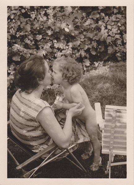 61-August 61 - Bärbel und ihre Mutter-H600