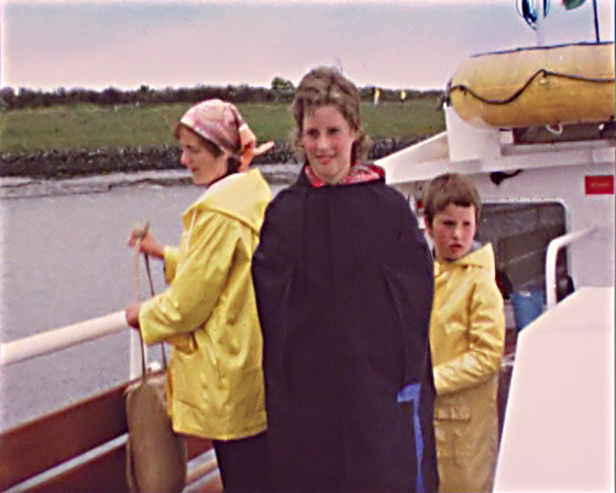 72-05.02-clip036-Barbara, Inge und Volker auf Schiff-B560