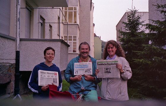 85-09-027-Zeitungsträger (Manni, Bettina, Barbara) 560