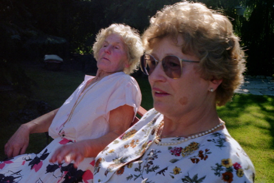 91-50ster-1991-012-Cousine Waldtraud und meine Mutter-560